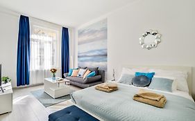 Central Oasis 2 Bd Apartment